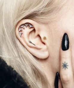 HALLOWEEN 2021 ELOWEN. Ornate Stud Earring - Gold