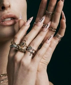 CLASSICS MAJESTY. Black Spinel Dagger Wrap Ring - Silver