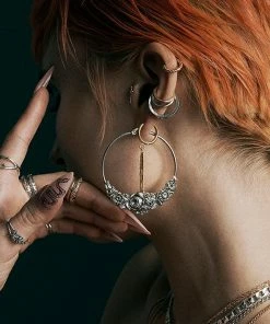 CLASSICS EMINENCE. Romantic Floral Hoop Earrings - Gold