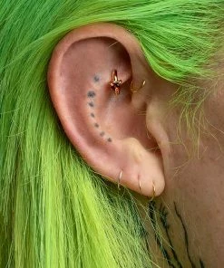 CLASSICS HEART & SOUL. Garnet Heart Clicker Ring - Gold