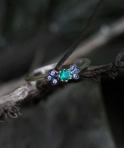CLASSICS ENCHANTE. Green Quartz Gold Leaf Detailed Ring