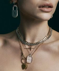 CLASSICS ELYSIAN. Black Spinel Dagger Necklace - Silver