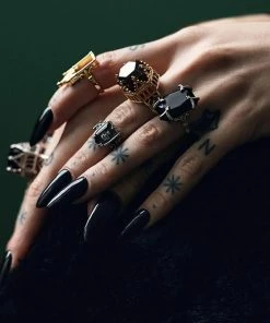 HALLOWEEN 2021 MAGDALENA. Black Spinel Gothic Ring - Gold