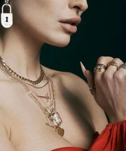 CLASSICS RAPHAEL. Etched Glass Rose Necklace - Gold