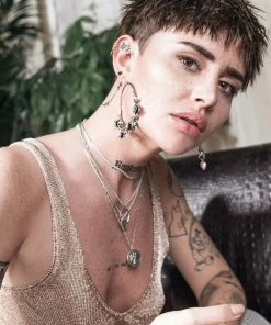 CLASSICS LAVISH. Wild Rose Hoop Earrings - Silver