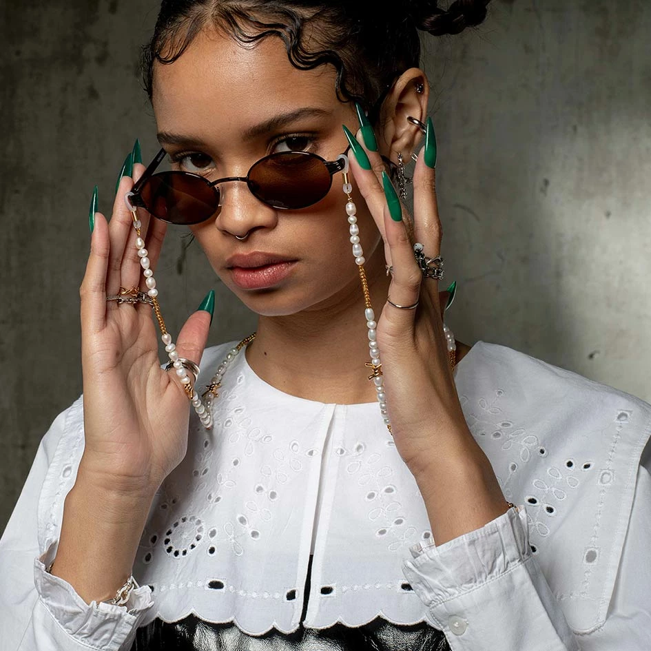 SS22 New In DIVINE. Barbed Wire & Ivory Pearl Sunglasses Chain - Gold 2 SS22 New In DIVINE. Barbed Wire & Ivory Pearl Sunglasses Chain - Gold