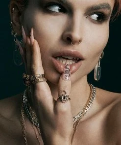 CLASSICS VELES. Scorpion Onyx Ring - Gold