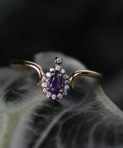 CLASSICS MONTAGUE. Amethyst Teardrop Gold Ring Rings