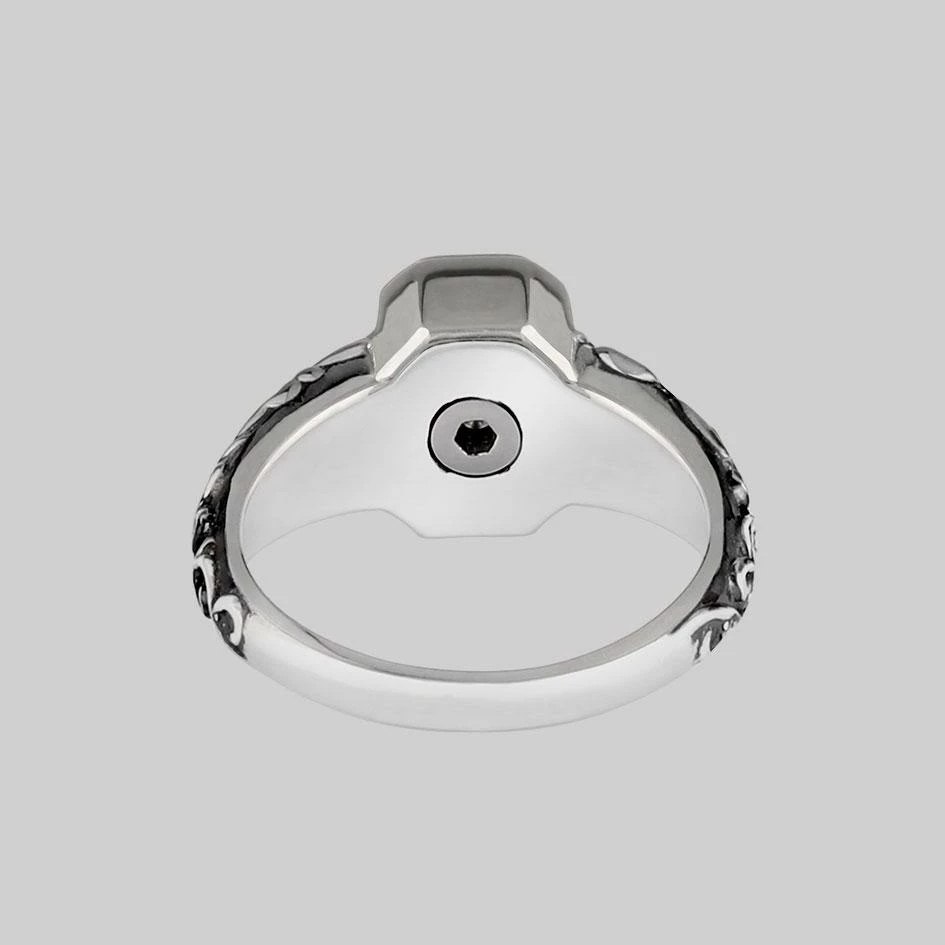 CLASSICS IN MEMORIAM. Clear Quartz Ashes Cremation Ring Rings 4 CLASSICS IN MEMORIAM. Clear Quartz Ashes Cremation Ring Rings