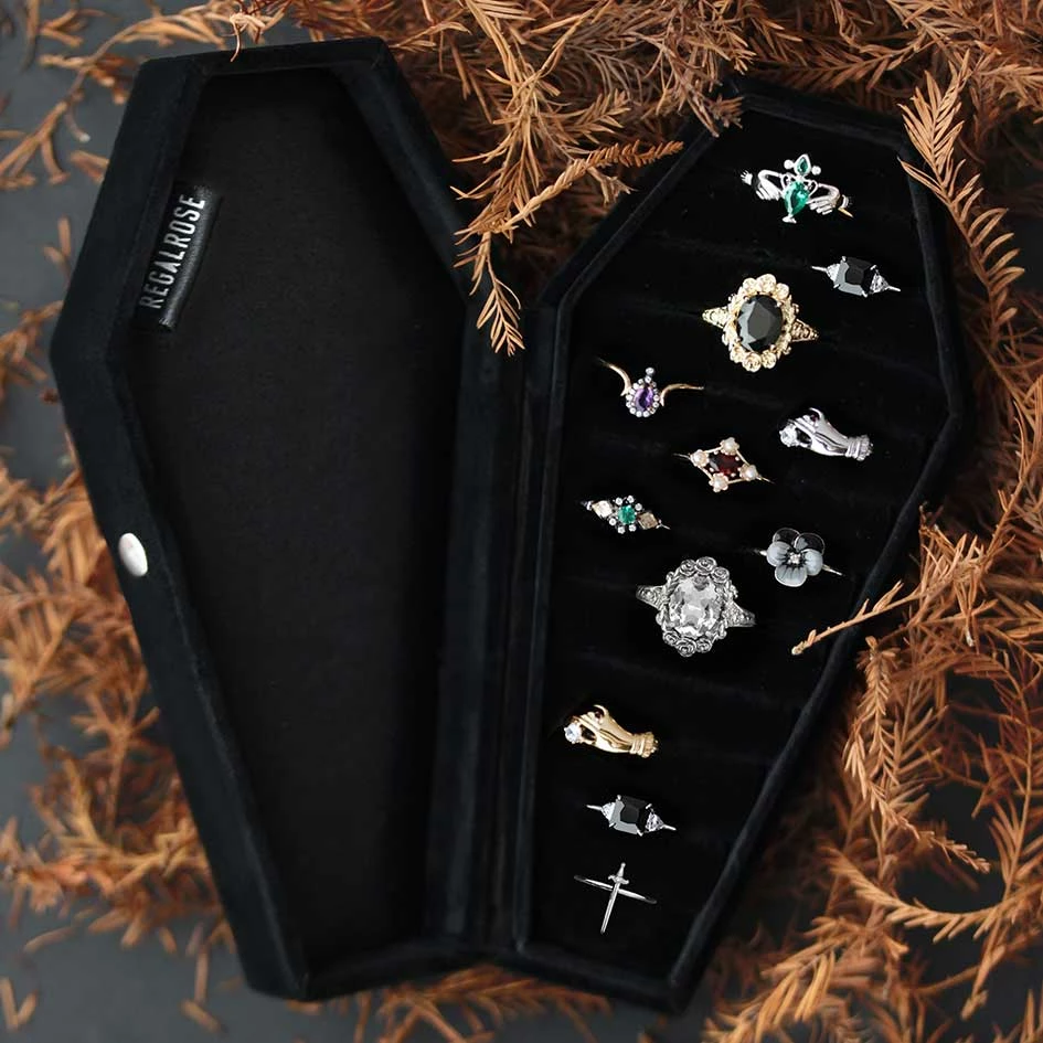 CLASSICS The Black Velvet Coffin Ring Case 2 CLASSICS The Black Velvet Coffin Ring Case