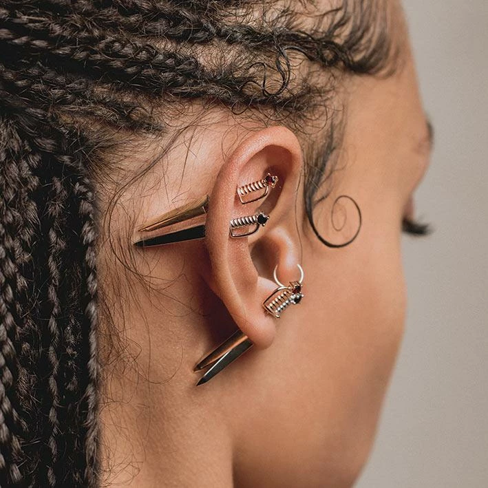 CLASSICS SALEM. Garnet Short Dagger Single Earring - Gold 3 CLASSICS SALEM. Garnet Short Dagger Single Earring - Gold