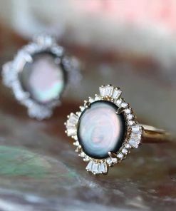 End Of Line CHERISH. Black Mother Of Pearl Cocktail Ring - Gold