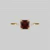 CLASSICS BETROTHAL. Garnet Gold Ring Rings