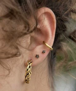 CLASSICS NIGHT STAR. Onyx Star Gold Stud Earrings