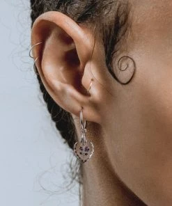 End Of Line NANCY. Two Roses Engraved Glass Heart Earrings - Gold