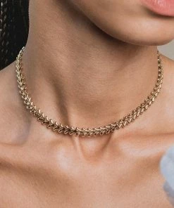 CLASSICS DAKOTA. V-Link Chain Collar Necklace - Gold Necklaces & Chains