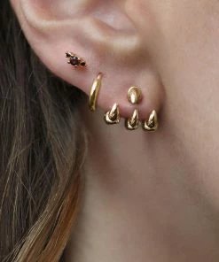 CLASSICS NASRA. Gold Claw Earring - Lobe/Helix
