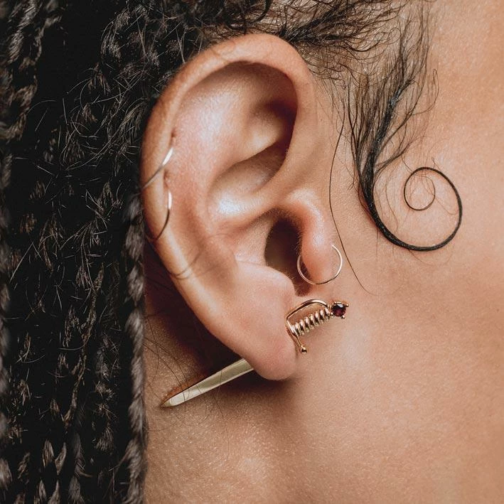 CLASSICS SALEM. Garnet Short Dagger Single Earring - Gold 1 CLASSICS SALEM. Garnet Short Dagger Single Earring - Gold