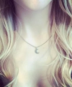 CLASSICS AYSU. Mini Moon Crescent Necklace