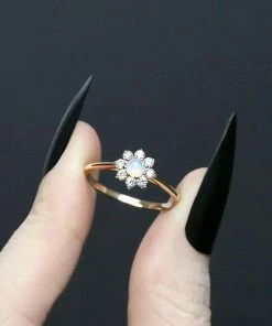 CLASSICS ELOISE. Simple Opal Cluster Gold Ring