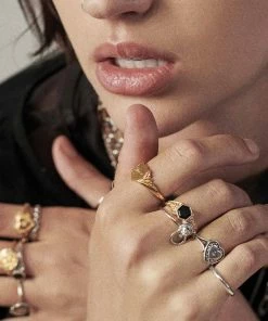 CLASSICS RELIC. Onyx Hexagon Ring - Gold