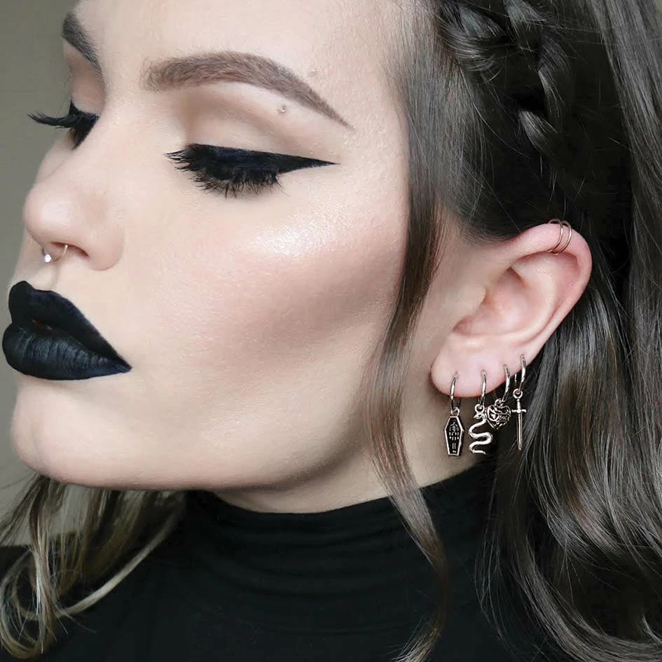 CLASSICS DIVINITY. Garnet Snake Hoop Earrings - Silver 2 CLASSICS DIVINITY. Garnet Snake Hoop Earrings - Silver