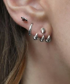 CLASSICS NASRA. Silver Claw Earring - Lobe/Helix Earrings