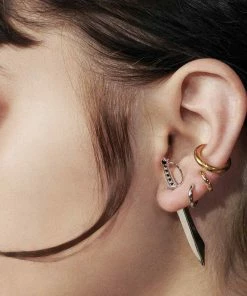 CLASSICS REVOLT. Black Spinel Sword Single Earring - Silver