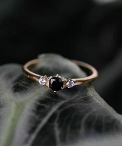 CLASSICS CAPULET. Black Spinel Trilogy Gold Ring