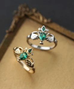 CLASSICS QUEEN OF THE MOURNERS. Gold Urn Ring Rings