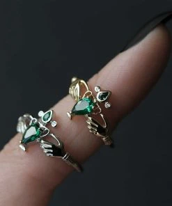 CLASSICS QUEEN OF THE MOURNERS. Gold Urn Ring Rings