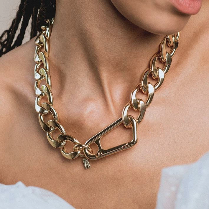 CLASSICS XX. Chunky Curb Chain & Carabiner Clasp Necklace - Gold 2 CLASSICS XX. Chunky Curb Chain & Carabiner Clasp Necklace - Gold
