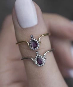 CLASSICS MONTAGUE. Amethyst Teardrop Gold Ring Rings